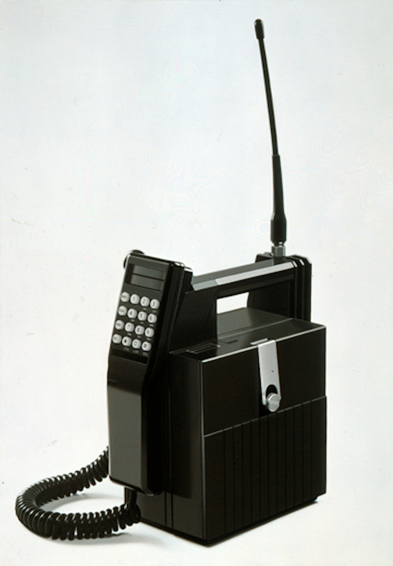 Illustration for article titled Estos espectaculares óleos hiperrealistas retratan gadgets del pasado